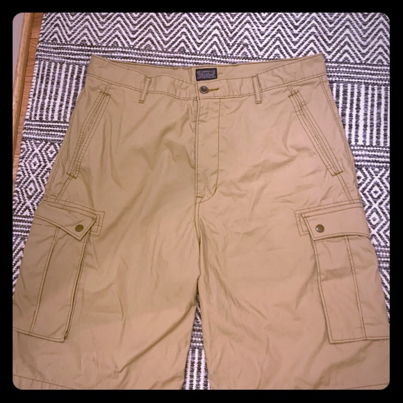 levi khaki shorts